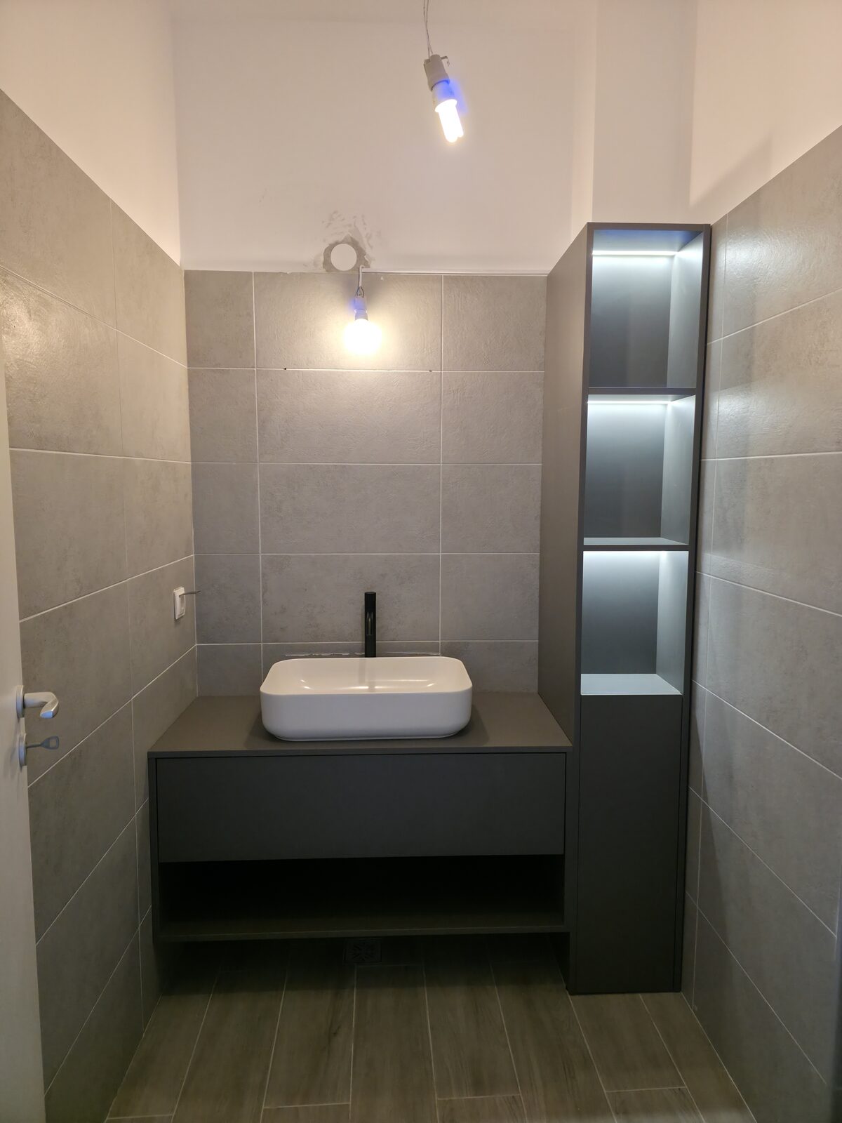 Mobilier baie cu finisaje premium